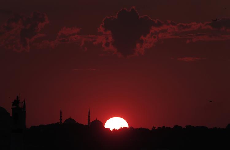 Istanbul. Tyrkiet har optrappet kampen mod IS men samtidig også brudt den fredsaftale, der var indgået med kurderne. 