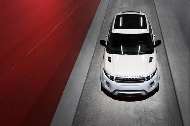 ÆGTE. I begyndelsen af Range Rover Evoques  liv bestilte så mange kunder det store glastag, at fabrikken ikke kunne følge med. 