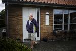 andelshaver. Ole Vinsten bor i en andelsboligforening, der nogle år tilbage fik sat nye døre i bygningen. Han er utilfreds med, at han ikke har kunnet få tilskud via boligjobordningen. 