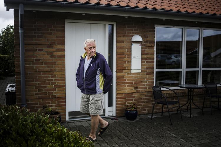 andelshaver. Ole Vinsten bor i en andelsboligforening, der nogle år tilbage fik sat nye døre i bygningen. Han er utilfreds med, at han ikke har kunnet få tilskud via boligjobordningen. 