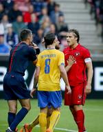 TÆNDT. FC Midtjyllands Erik Sviatchenko lavede en dyr fejl på hjemmebanen i Herning, men han er en vigtig fighter for sit hold - også i næste uges returkamp. 