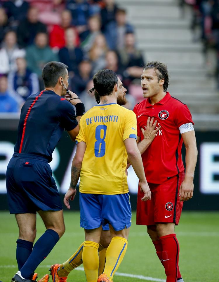 TÆNDT. FC Midtjyllands Erik Sviatchenko lavede en dyr fejl på hjemmebanen i Herning, men han er en vigtig fighter for sit hold - også i næste uges returkamp. 