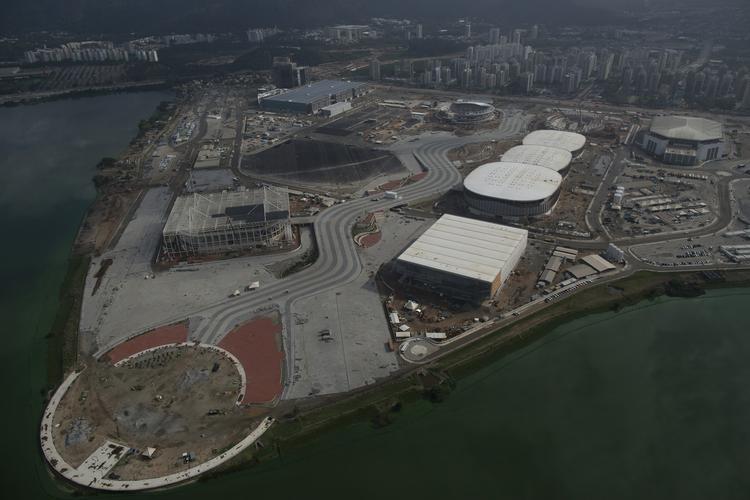 Forberelse. Knap et år før åbningen af OL i den brasilianske storby Rio de Janeiro er vandet flere steder så forurenet, at det udgør en sundhedsfare. Dette gælder også lokaliteter, der danner ramme om udendørs vanddiscipliner. 
