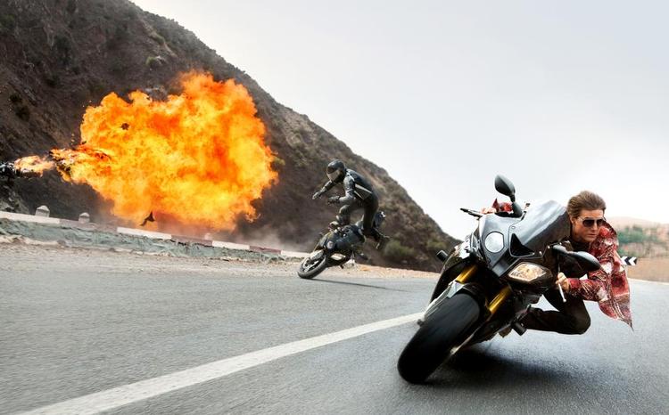 Larm. Tom Cruise er ikke særlig spændende som action-helt.