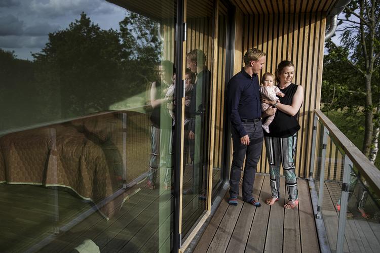 Købersmægler. Julie Bertelsen og hendes familie købte et hus i Vedbæk, men overlod hele processen til sine egne rådgivere. 