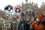 UNDERHOLDNING Venedig er et farverigt skue. Men byen kan være dyr for turister. 