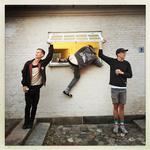 Hallo? Tre nyankomne nordmænd på toilettet ved Kastel Broen - et yndet sted for fans af sex i det offentlige rum. 