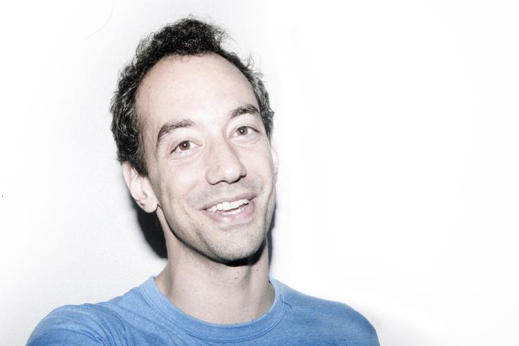 melankoli. Med sit tredje studiealbum oser den 35-årige Hammond Jr. af melodisk overskud og finurlighed i sin glødende guitar. 