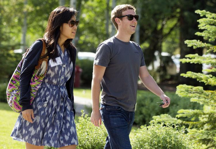 Barselslykke. Priscilla Chan og Mark Zuckerberg venter en lille pige. 