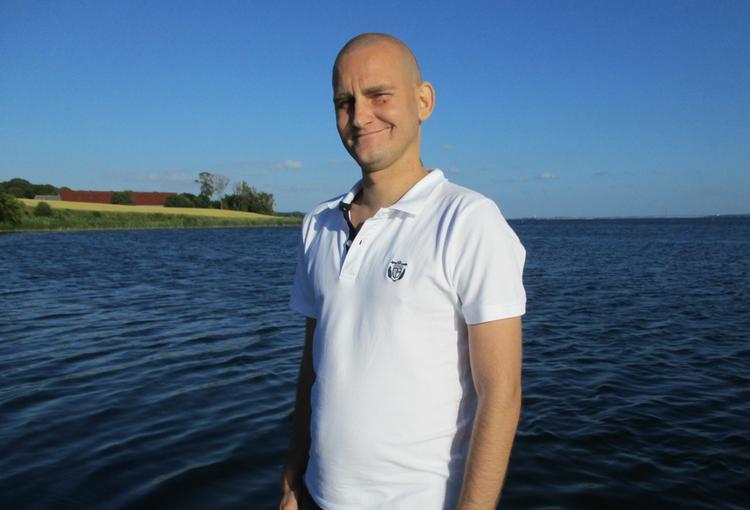 CF-patient. Martin Nielsen er 32 år og lider af den alvorlige gensygdom cystisk fibrose. I gennemsnit bliver patienterne 42 år, men det kan det nye lægemiddel, Orkambi, formentlig ændre på. 