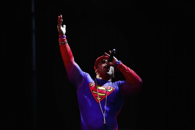 Superman. Iført supermankostume delte MC Melle Mell og resten af Grandmaster’s Furious 5 ud af hiphophistorielektionerne i Søndermarken. 