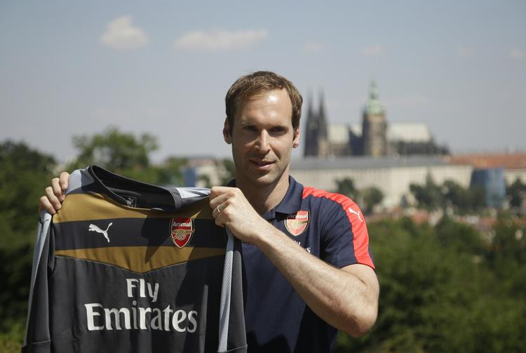 skifte. Efter lang og tro tjeneste i Chelsea, har målmand Petr Cech taget turen på tværs af byen til Arsenal. 