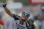 Etapesejr. Tyske Marcel Kittel jubler, da han kører først over målstregen på Tourens sidste etape i Paris. 