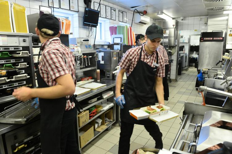 Anklaget. Bugerkæden McDonalds er et af de selskaber, der har fået bank i den danske offentlighed, fordi skattebetalingen var lav. Men det har tilsyneladende ikke påvirket omsætningen synderligt i butikkerne. 