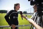 Pres. Ligesom i sidste sæson er Brøndby-træner Thomas Frank et hyppigt emne blandt fans, medier og sofatrænere, der diskuterer, om han er den rette mand for Brøndby - igen ved dagens træning måtte han svare på spørgsmål om sin egen fremtid. 
