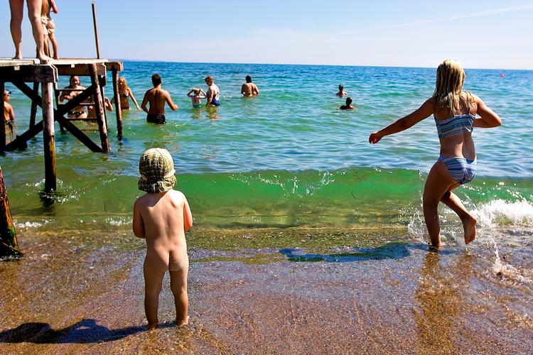 Ferie. Efter en periode med masser tid til at hygge med familien, har mange danskere brug for at snakke med en psykolog, når de vender tilbage til arbejdet efter sommerferien. Det skyldes ofte familierelaterede problemer. (Arkiv) 