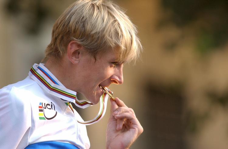 Outsider. Hviderussiske Kanstantin Siutsou er en af outsiderne i Post Danmark Rundt. Her ses han ved en af sine få sejre ved ungdoms-VM i 2004. 