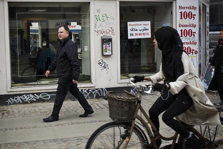 problematisk. Martin Henriksen fra DF er ikke just begejstret for dansk opfordring i The Guardian til flygtninge. 
