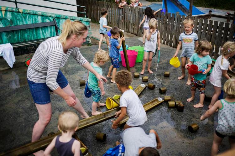Travl. Med normeringen i dag er det nærmest umuligt at gå fra med børn for at træne sprog, siger pædagog Mette Lundstad. Foto: Anders Skjoldjensen 