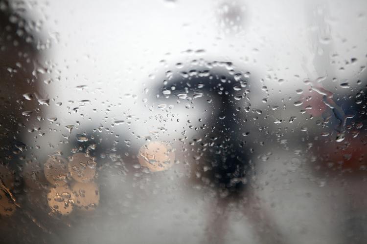 Ingen vittigheder. Bare regn. 