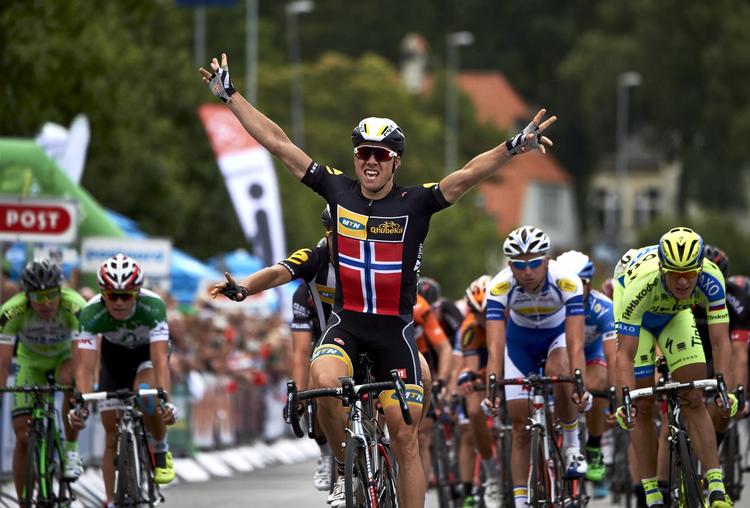 norsk. Etapen mellem Ringkøbing og Aarhus blev vundet af norske Edvald Boasson Hagen i en massespurt. 