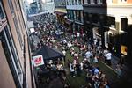 Kronprinsensgade. Der bliver lagt græs på gaden og holdt havefest i Indre By. 