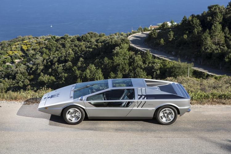 UNIK: Naboen har med garanti ikek en Maserati Boomerang magen til. Den findes kun i dette ene eksemplar. 