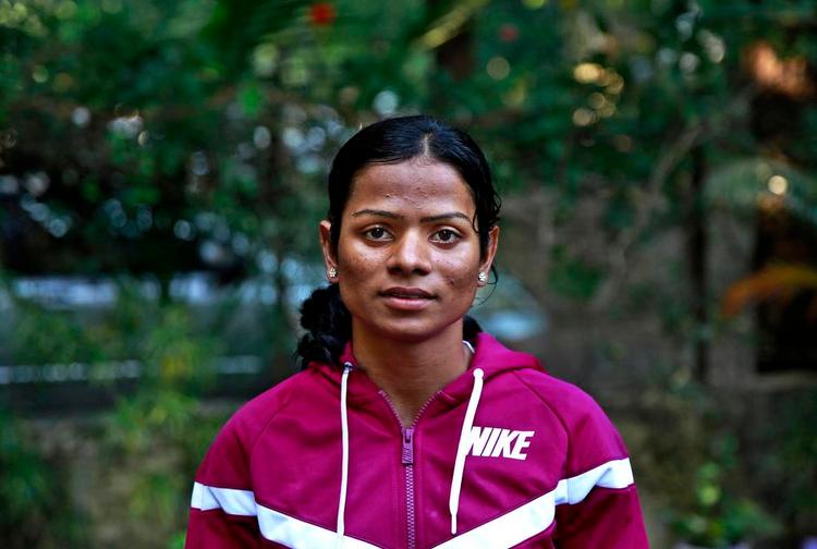 COMEBACK. Den 19-årige indiske sprinter Dutee Chand blev udelukket fra konkurrence på grund af for meget mandligt kønshormon - nu kan hun løbe igen, mens sagen undersøges. 