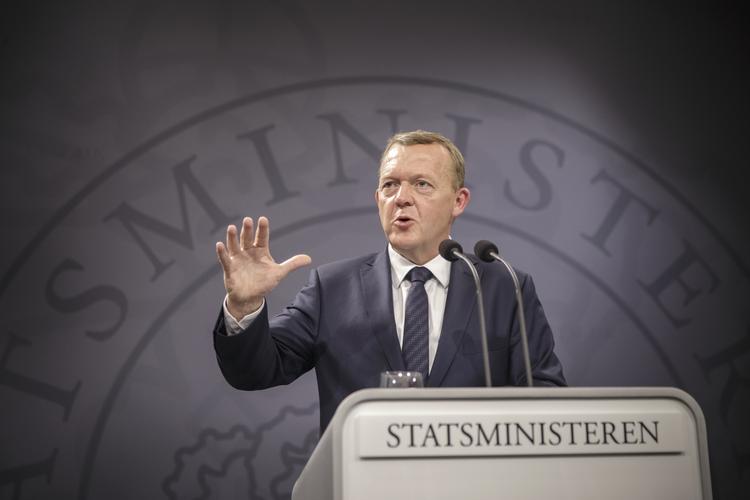 bestemmer. Lars Løkke Rasmussen slår fast, at regeringen alene kan beslutte at flytte statslige arbejdspladser. Uden forhandling med de øvrige partier. 