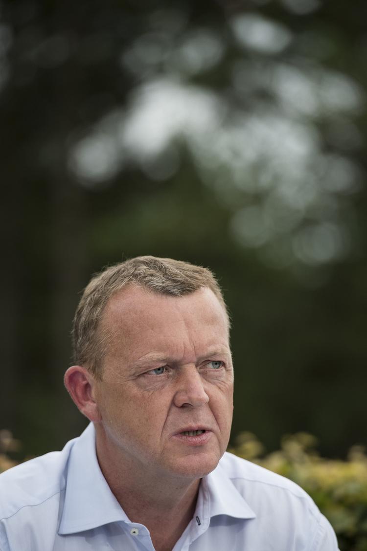 Eftervederlag. Reglerne på området for eftervedelag til politikere bør laves om, så det ikke er op til den enkelte politikers moralske beslutning, om man skal have mål eller ej. 