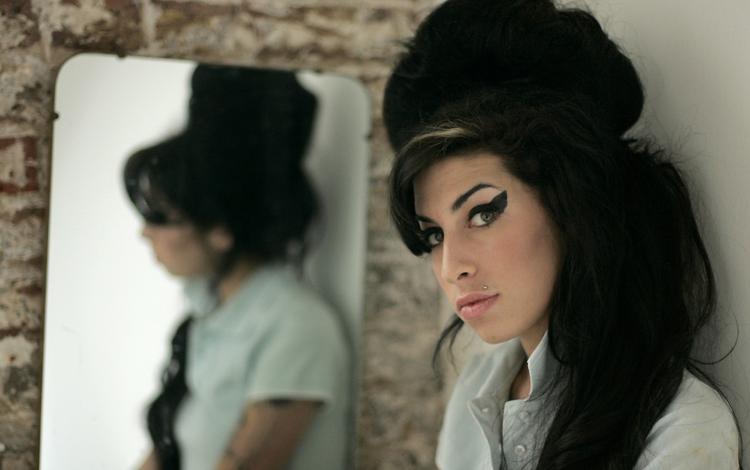 Punchline. Amy Winehouse' misbrug var, før hun døde, ofte genstand for jokes. 