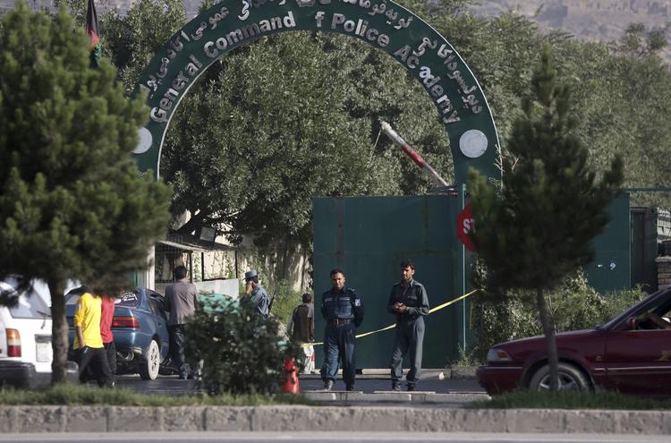 Selvmordsbombe. Mindst 50 er døde i et terrorangreb i Kabul på en skole for politiaspiranter. 