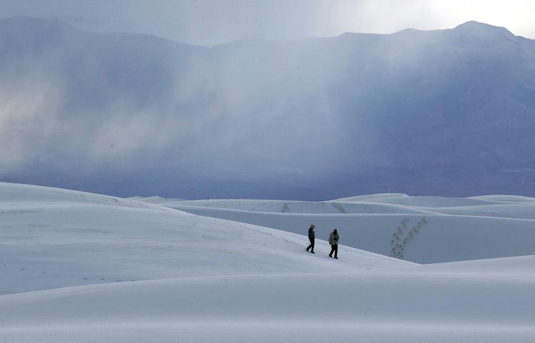 Atypisk. White Sands National Monument er en kridhvid ørken i den amerikanske delstat New Mexico. Her ses den ved daggry tidligere i år. 