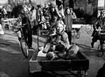 Aktion. Så mange beboere fra Fristaden som muligt er her på vej til møde om boligforhold i Forsvarsministeret i 1976. Arktivfoto: Jens Glargård 