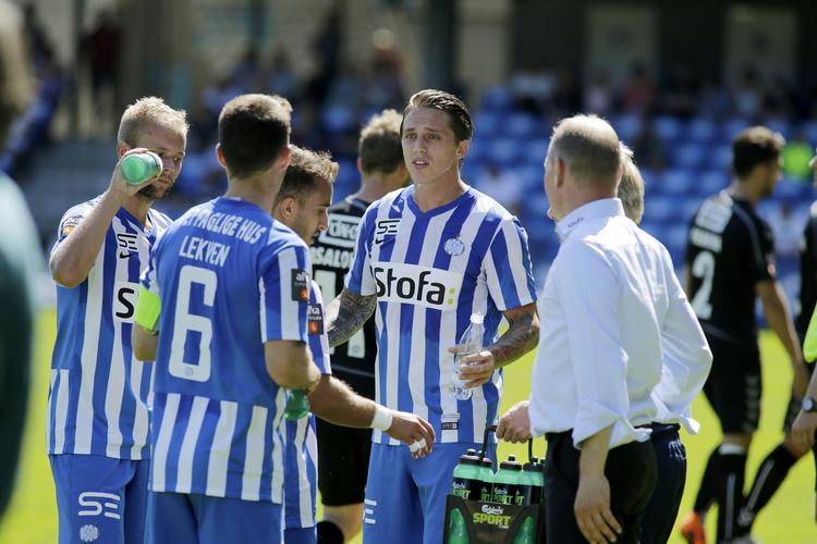 PANIK. Det går slet ikke for Esbjerg i denne sæsonstart, og søndag eftermiddag var der krise gennem det meste af kampen mod Sønderjyske. 