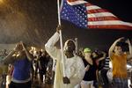 Protestmarch. Årsdagen for drabet på 18-årige Michael Brown har ikke kun affødt mindehøjtideligheder i den amerikanske by Ferguson, men også protester og demonstrationer. 