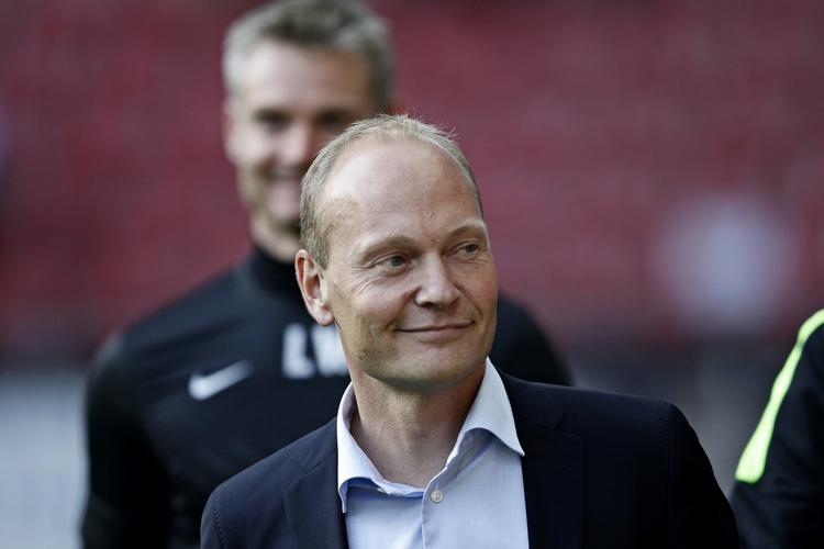 fyret. Niels Frederiksen havde fået forringet arbejdsbetingelserne i Esbjerg efter mange salg af spillerprofiler. 