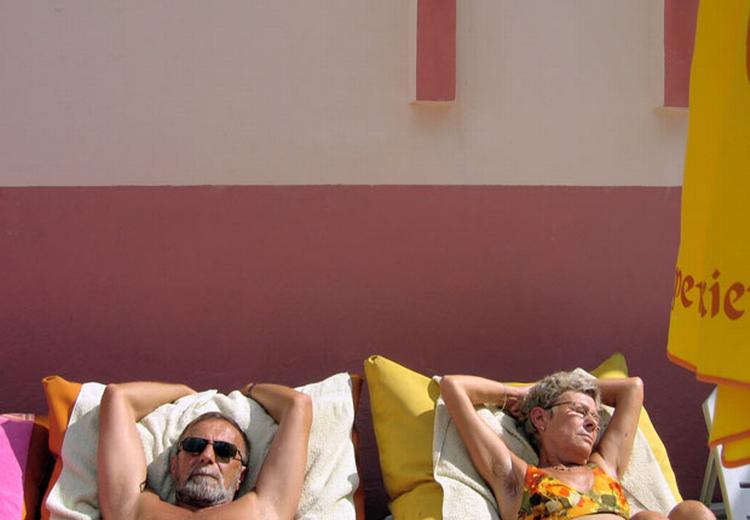 givtigt. Hvis velhavere gemmer deres pensionsopsparing, kan de i en periode sikre sig tillægsydelser til folkepensionen, som de ellers ikke ville havet fået. Forskellen kan så rigeligt betale en ekstra ferie hvert år. 