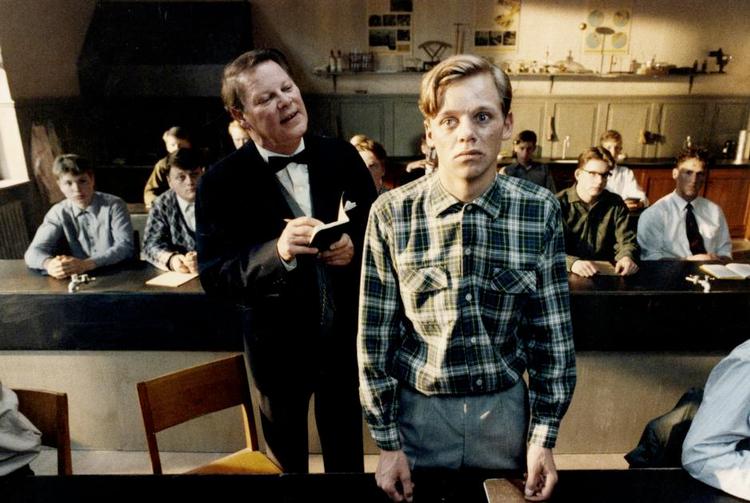 Ondskaben. Hans Scherfigs 'Det forsømte forår', filmatiseret af Peter Schrøder i 1993, fokuserer på magt og tvang i mellemskolen og gymnasiet. Foto: Henrik Petit/Regner Grasten FIlm 