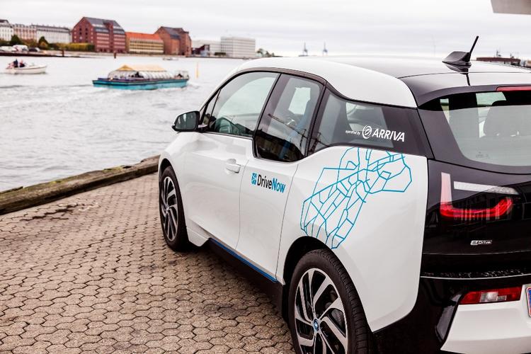 el-bybil. Der er plads til fire personer i en BMWi3. 400 hvide elektriske bybiler vil inden længe være en del af bybilledet i hovedstaden, hvor borgerne får nye muligheder for at kombinere kollektiv trafik og bilkørsel. 