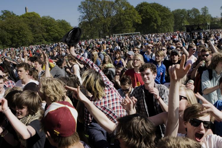 Morgenfest. I morgen tidlig rykker morgenfesten udenfor, så der er ekstra plads på dansegulvet. 