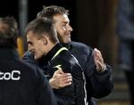 Fortid. Martin Hansen spillede tidligere for FC Nordsjælland, hvorfra dette billede stammer. Her giver han en krammer til sin daværende træner, Kasper Hjulmand. 