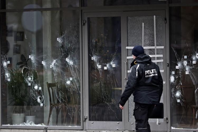 Angreb. Omar El-Hussein tog to personer med sig i døden under sit dobbelte terrorangreb tidligere i år. Spørgsmålet er, hvordan et lignende angreb kan forebygges. 