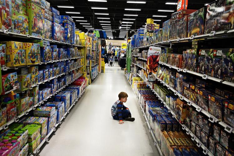 travlhed. Lego har travlt - mega travlt -og derfor kan klodskoncernen ikke følge med efterspørgslen i butikkerne. 