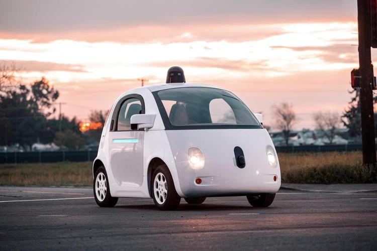Selvkørende. Førerløse biler, i stil med denne Google-prototype, vil måske en dag kunne ses i den almindelige trafik. PR-foto 