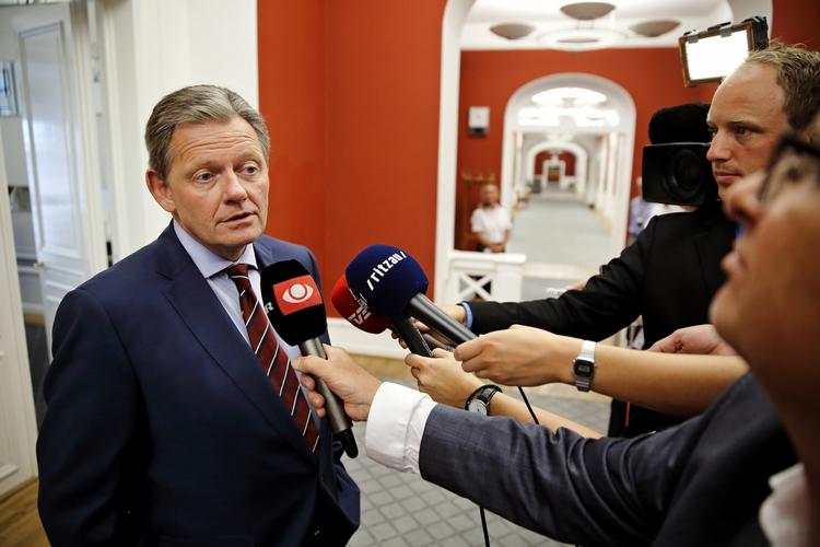 Stop. Lars Barfoed har meldt sin afsked med Folketinget, efter den tidligere K-formand ikke blev valgt ind ved det seneste valg. 