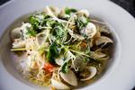 skuffende. Lokalerne er smukke, men maden skuffer på Sture i Malmø, hvor spaghetti vongolen var som en klistret nudelsuppe 