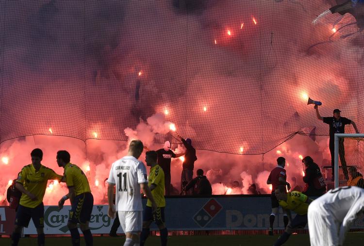 Pyroteknik. Der er altid gang i den - af og til lidt for meget - når Brøndby spiller mod FCK. 