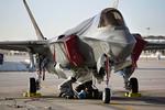 Amerikanernes. F35 bliver dominerende i USA's luftvåben, og USA ønsker, at Danmark vælger samme fly, når de slidte F-16 skal udskiftes. Her ses flyet på producentens testbane. Arkivfoto: Martin Lehmann 