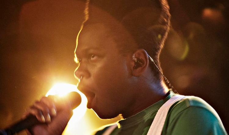 M/K. Shamir Bailey bruger sin tvivl godt. 